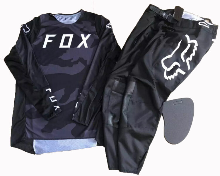 Equipación diseño camuflaje negro FOX !!!